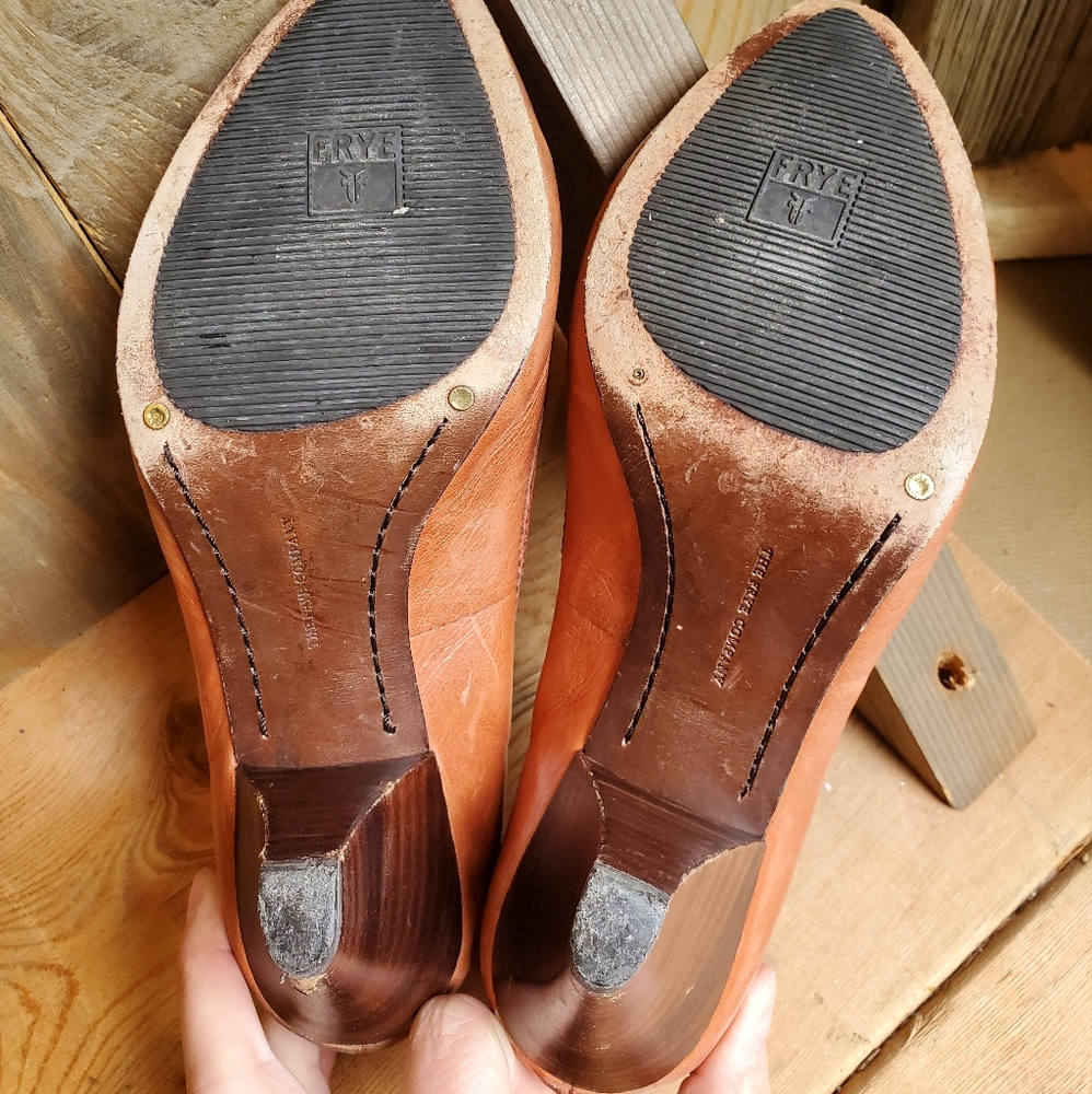 Frye Regina Pump - Picture 10 of 13